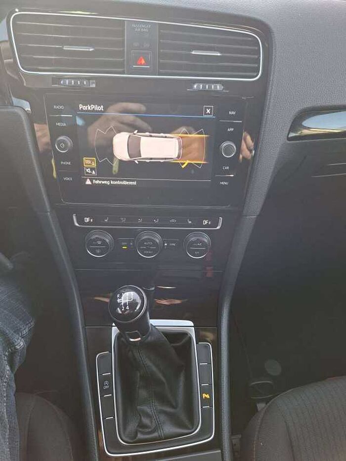 Volkswagen Golf Variant Golf VII Variant Diesel 1.6 TDI Sound Sondermodell